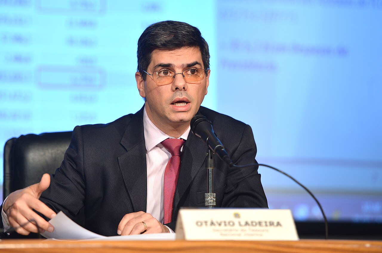 Dívida de R$ 11,1 trilhões e Orçamento apertado dominam a pauta econômica do 2º turno