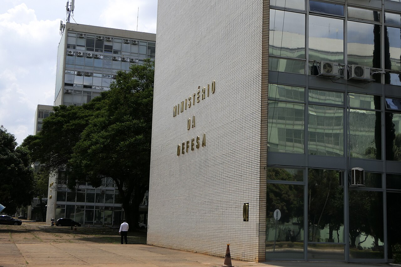 Lula teve 53,86% dos votos válidos no exterior; Flávio Bolsonaro, 46,14%