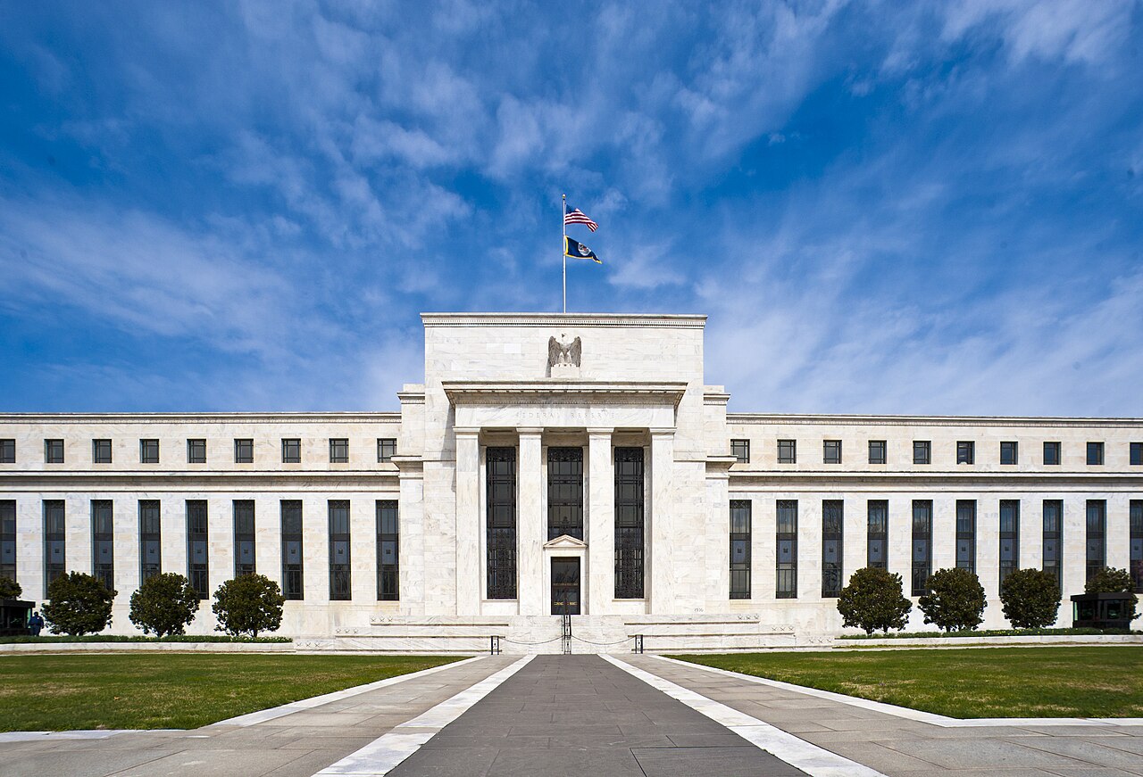 Fed vai reduzir reuniões de decisão sobre juros a partir de 2027