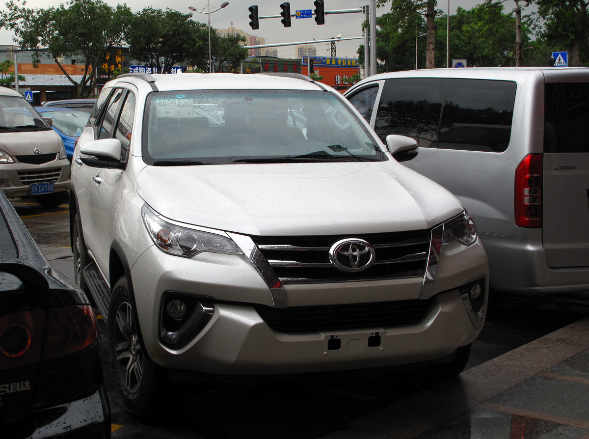 Denza B5 e Toyota SW4: SUVs grandes de mais de R$ 400 mil são comparados