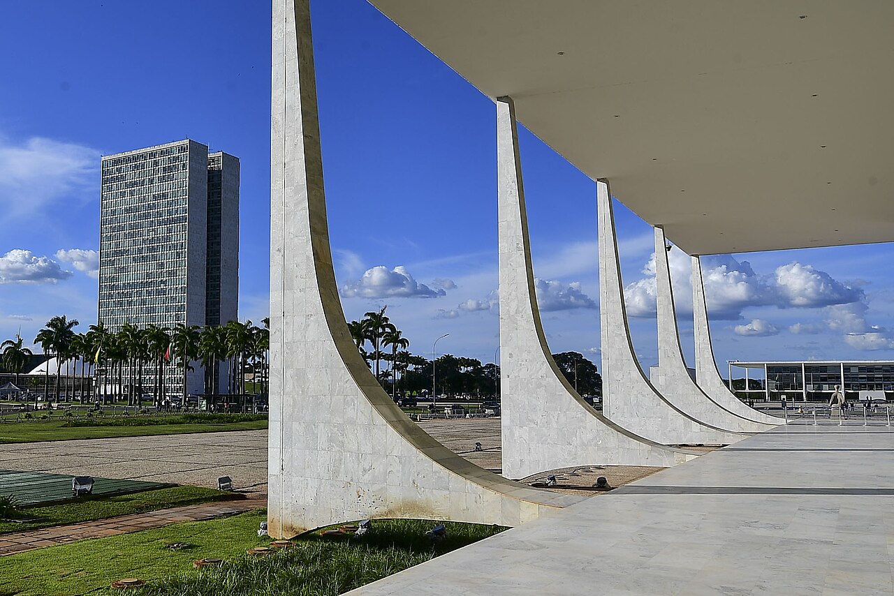 Com reeleição, Lula pode indicar até quatro ministros ao STF até 2030