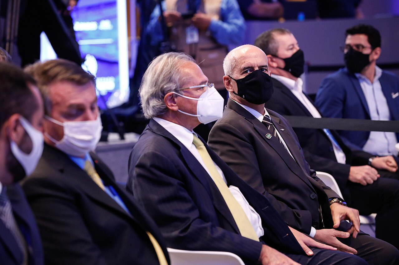 Dos EUA, Flávio Bolsonaro diz que pode disputar a Presidência antes de 2030