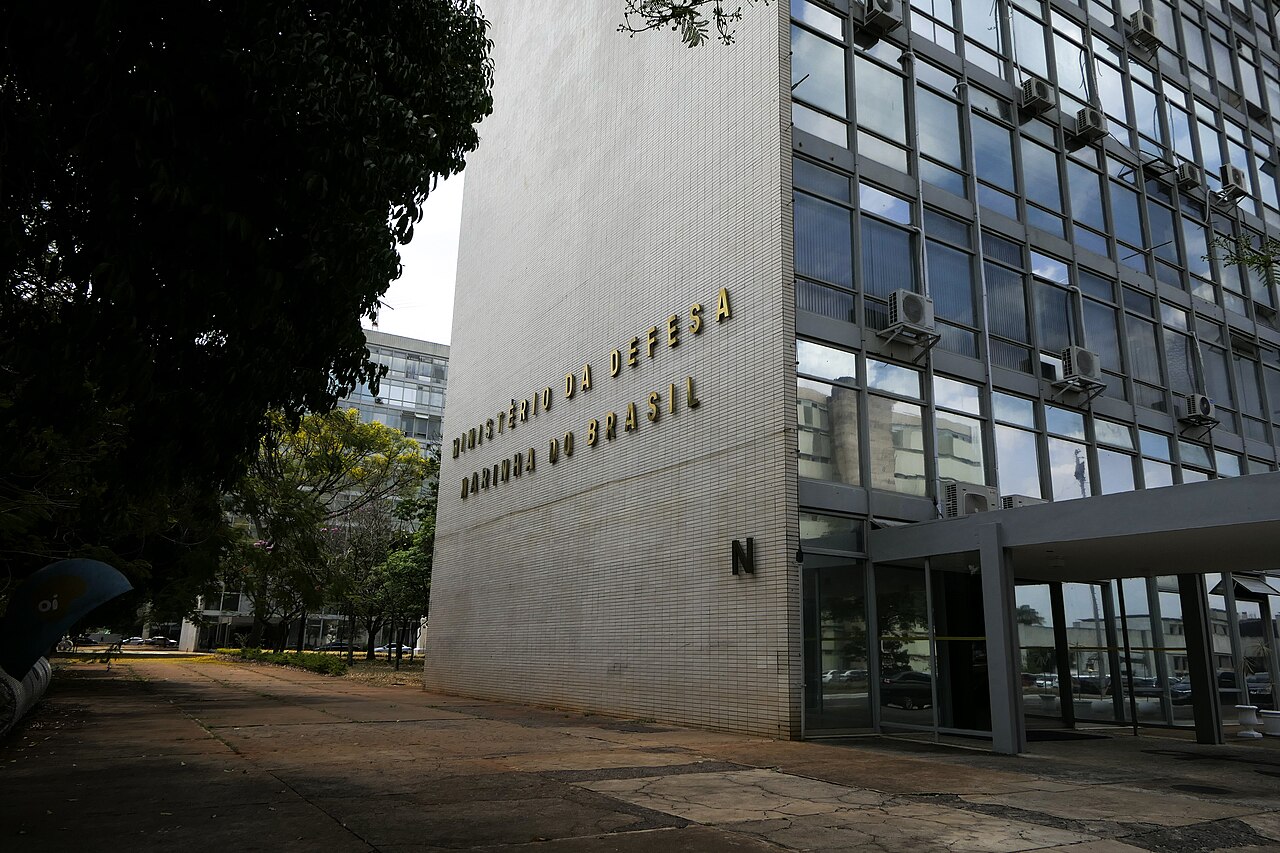 Cônsul em Nova York diz não ter recebido ordem para ampliar horário de votação