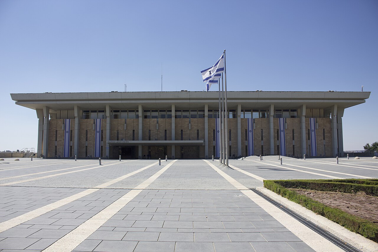 Eleições em Israel: nem governo nem oposição chegam à maioria, indicam pesquisas