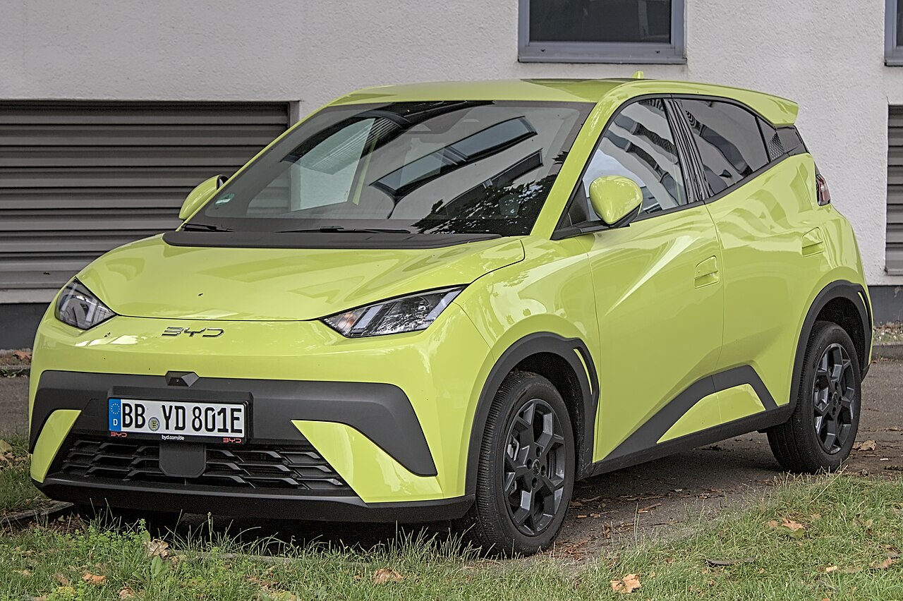 Nova geração do BYD Dolphin Mini estreia na China e mira o rival Geely EX2