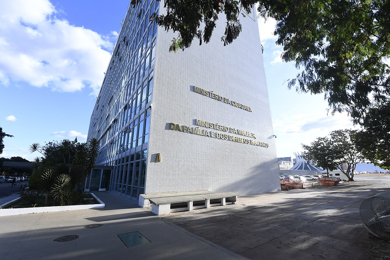 Flávio Bolsonaro faz discurso após derrota com aliados de PL, Republicanos e Novo