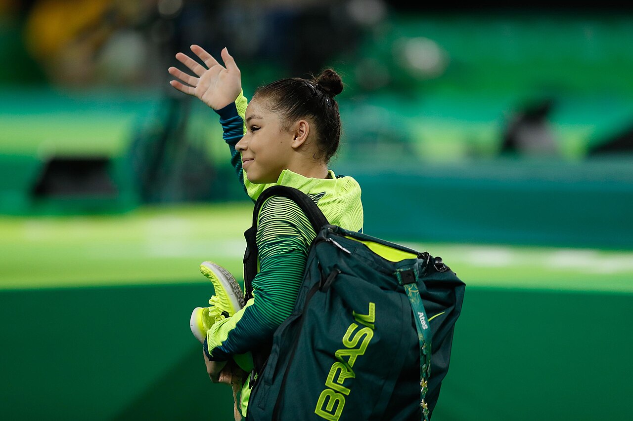 Flávia Saraiva conquista bronze na trave no Mundial de ginástica em Roterdã