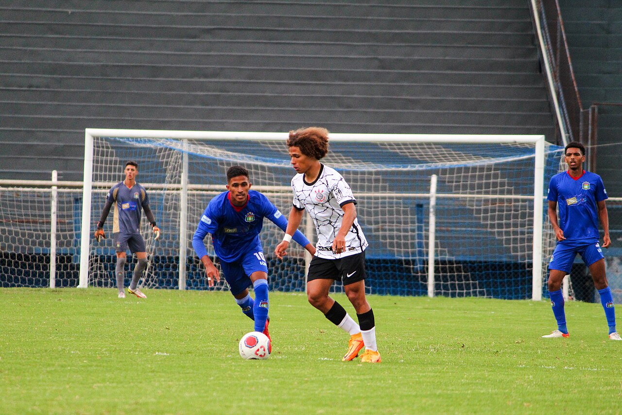 Stabile nega problema com elenco do Corinthians e comenta atrasos salariais