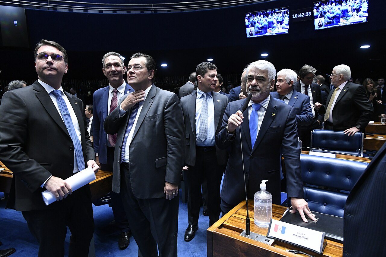 Flávio Bolsonaro teve menos votos no 2º turno em 939 cidades, mostra levantamento do g1