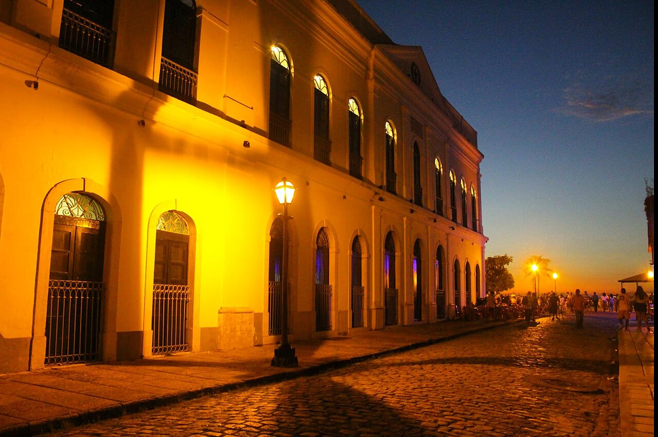 São Luís recebe primeiro voo internacional, da TAP, e inaugura hotel em casarão histórico