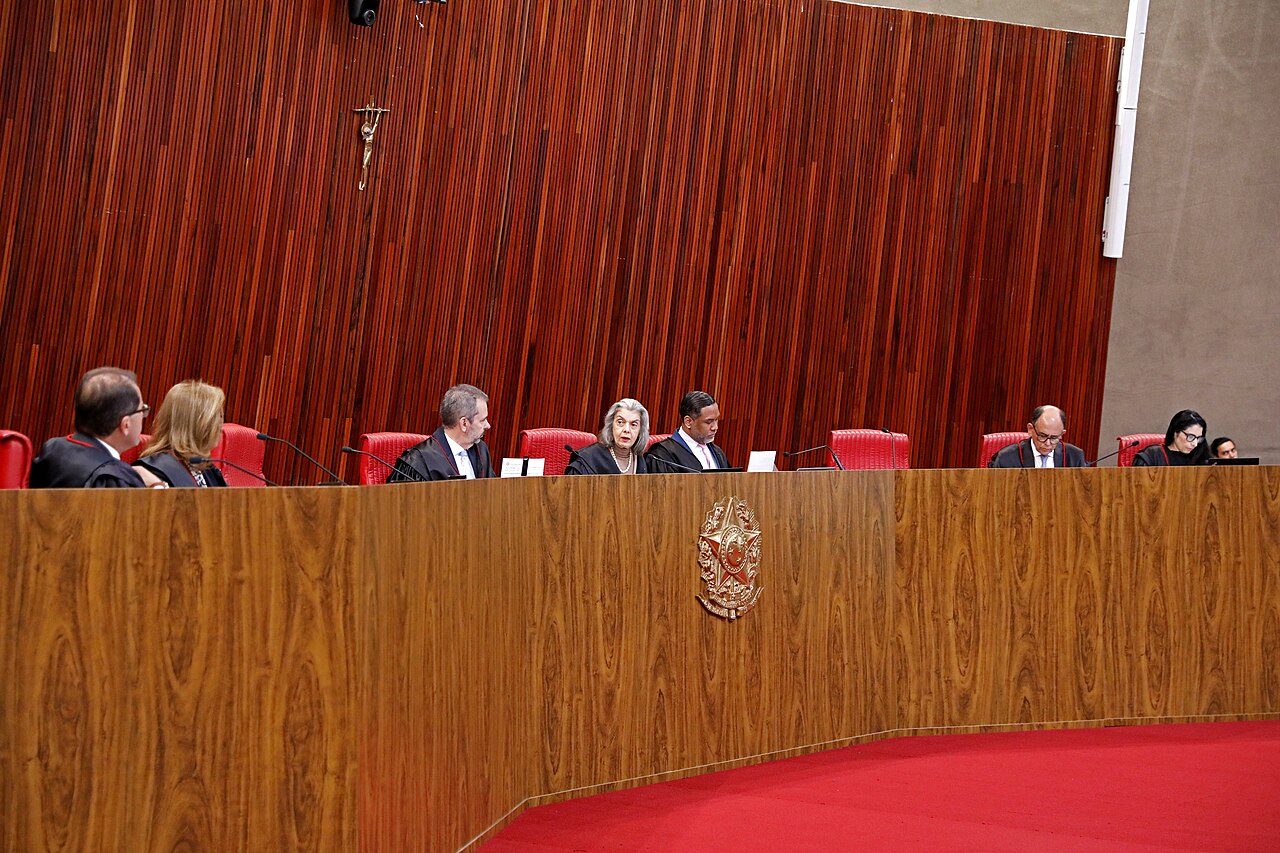 Urnas já encerradas não podem ser reabertas após prorrogação da votação, diz especialista