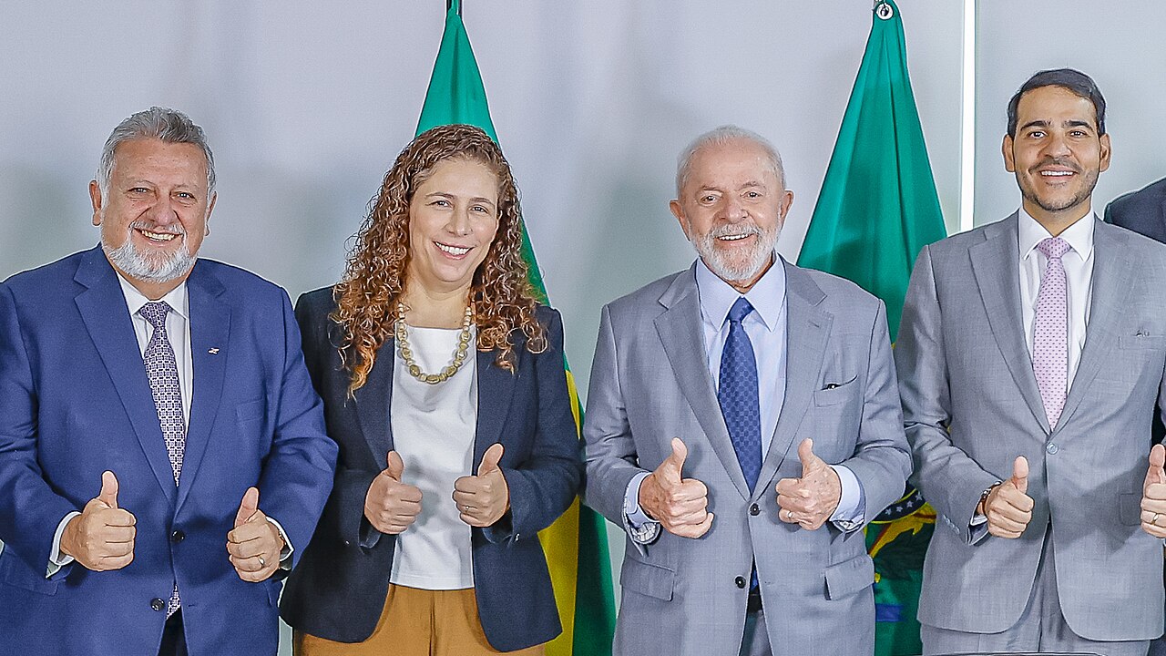 Lula teve 53,86% dos votos válidos no exterior; Flávio Bolsonaro, 46,14%