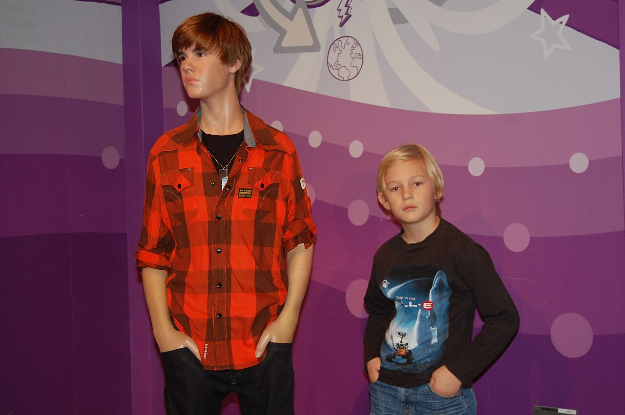 Justin e Hailey Bieber são vistos em Seul, em retorno do cantor após 13 anos