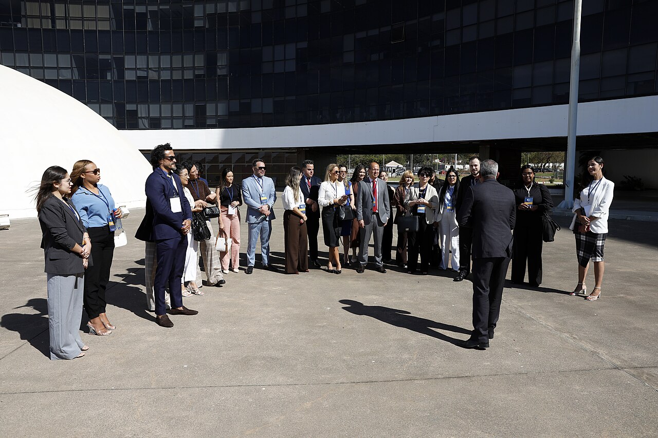 Quem não votou no 1º turno pode votar no 2º se estiver com a situação regular