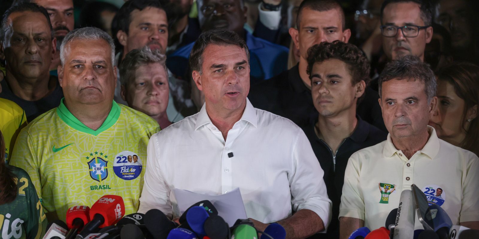 Flávio Bolsonaro segue para os EUA em jato particular após passar por Argentina e Equador