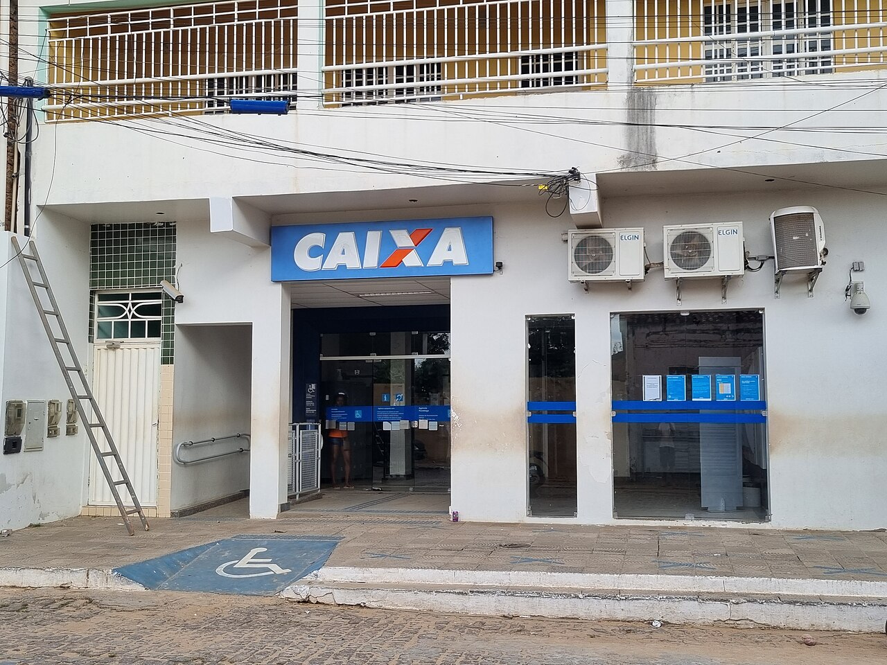 Mega-Sena acumula e prêmio vai a R$ 305 milhões; veja como apostar