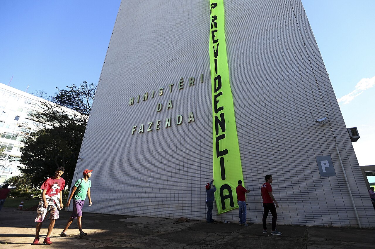 Novo presidente escolherá ministro da Fazenda em cenário de desconfiança do mercado